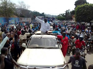 File Photo: Besigye ngali nabawagizibe