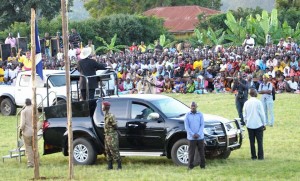 Museveni  addresses villagers