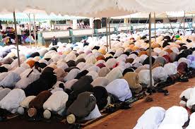 muslims pray